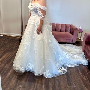 Sophia Tolli Cream Off-Shoulder Bridal Gown. New in Bag, Never Worn.